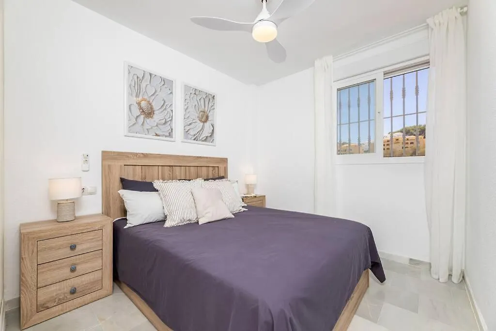 Beautiful 2-Bedroom Flat - Pool And Paddle Court Malaga Apartament