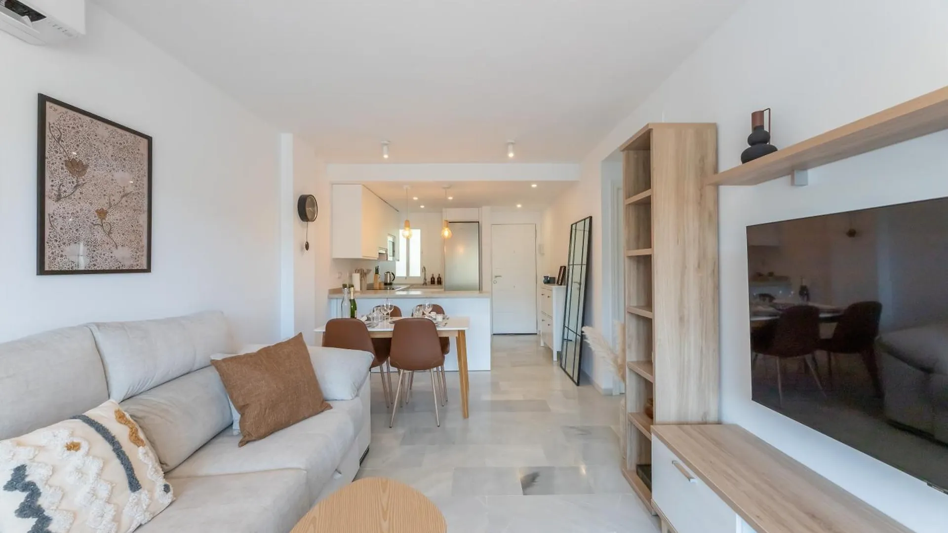Apartament Beautiful 2-Bedroom Flat - Pool And Paddle Court Malaga