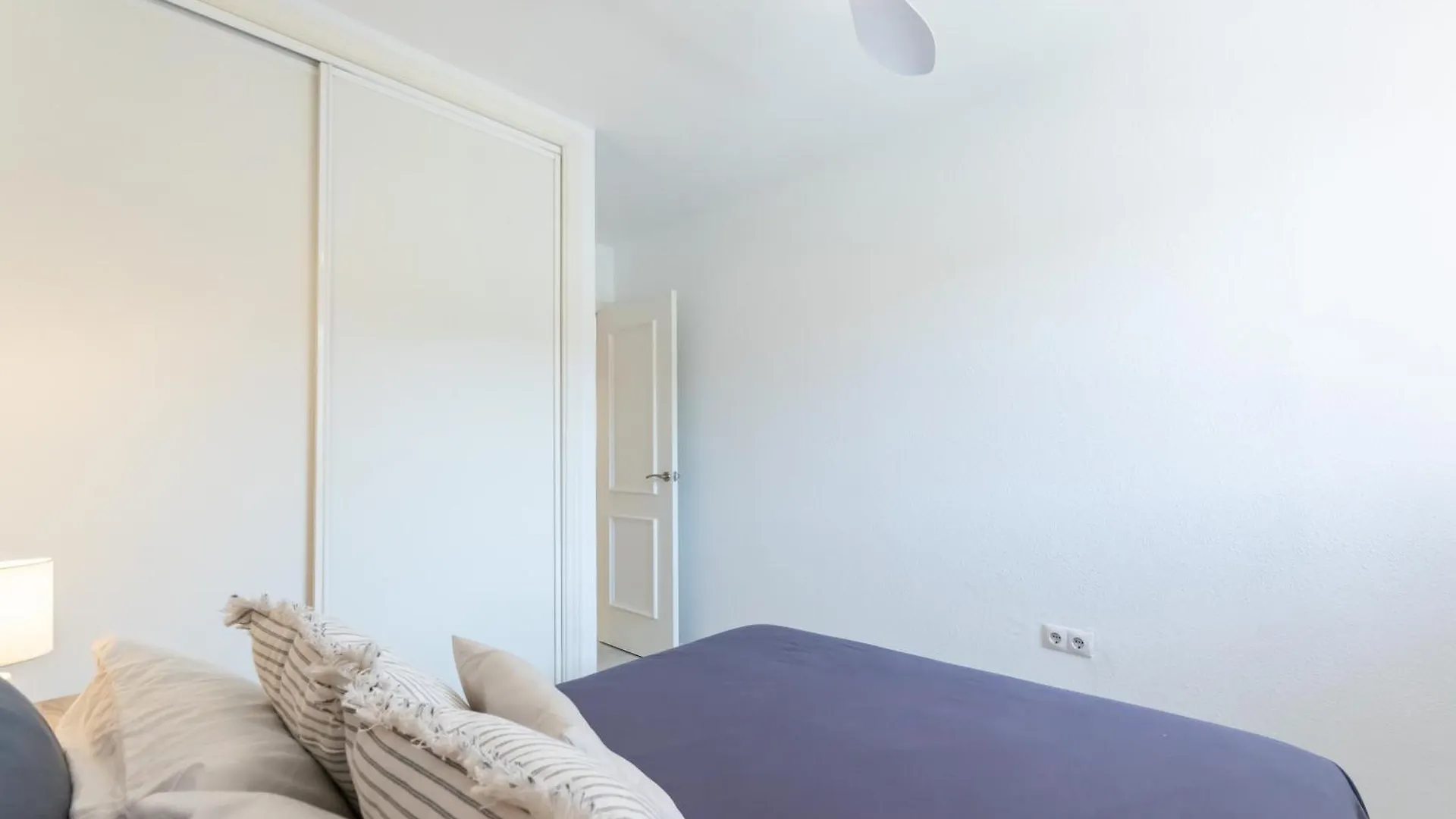 Beautiful 2-Bedroom Flat - Pool And Paddle Court Malaga