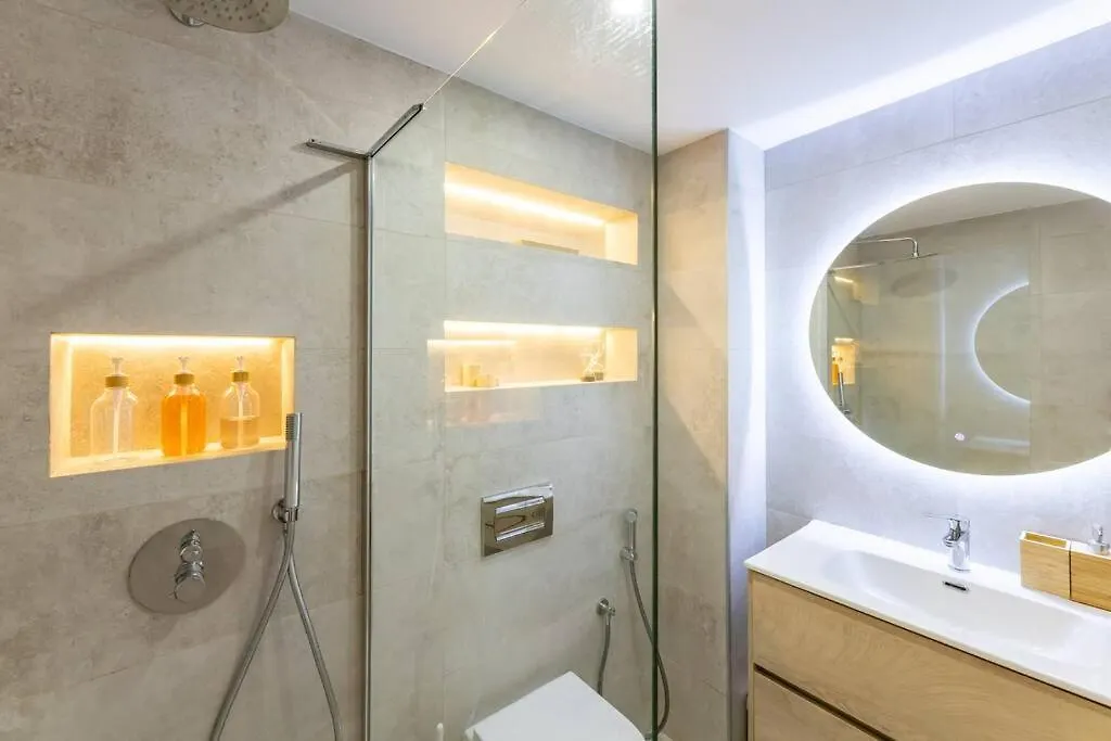Beautiful 2-Bedroom Flat - Pool And Paddle Court Malaga Apartment