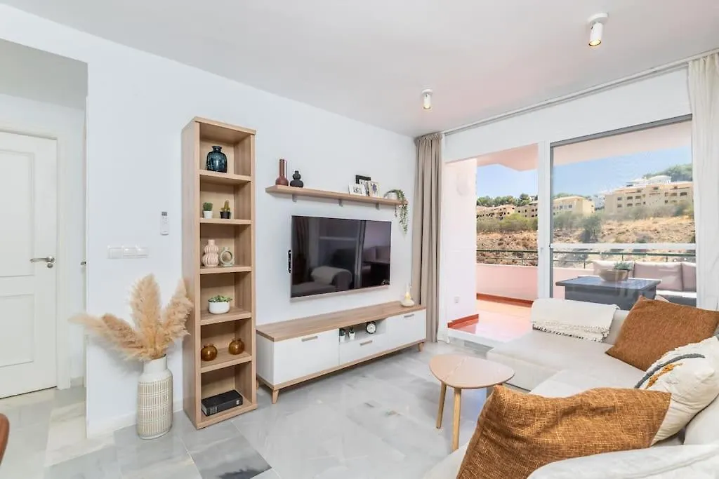 Beautiful 2-Bedroom Flat - Pool And Paddle Court Malaga