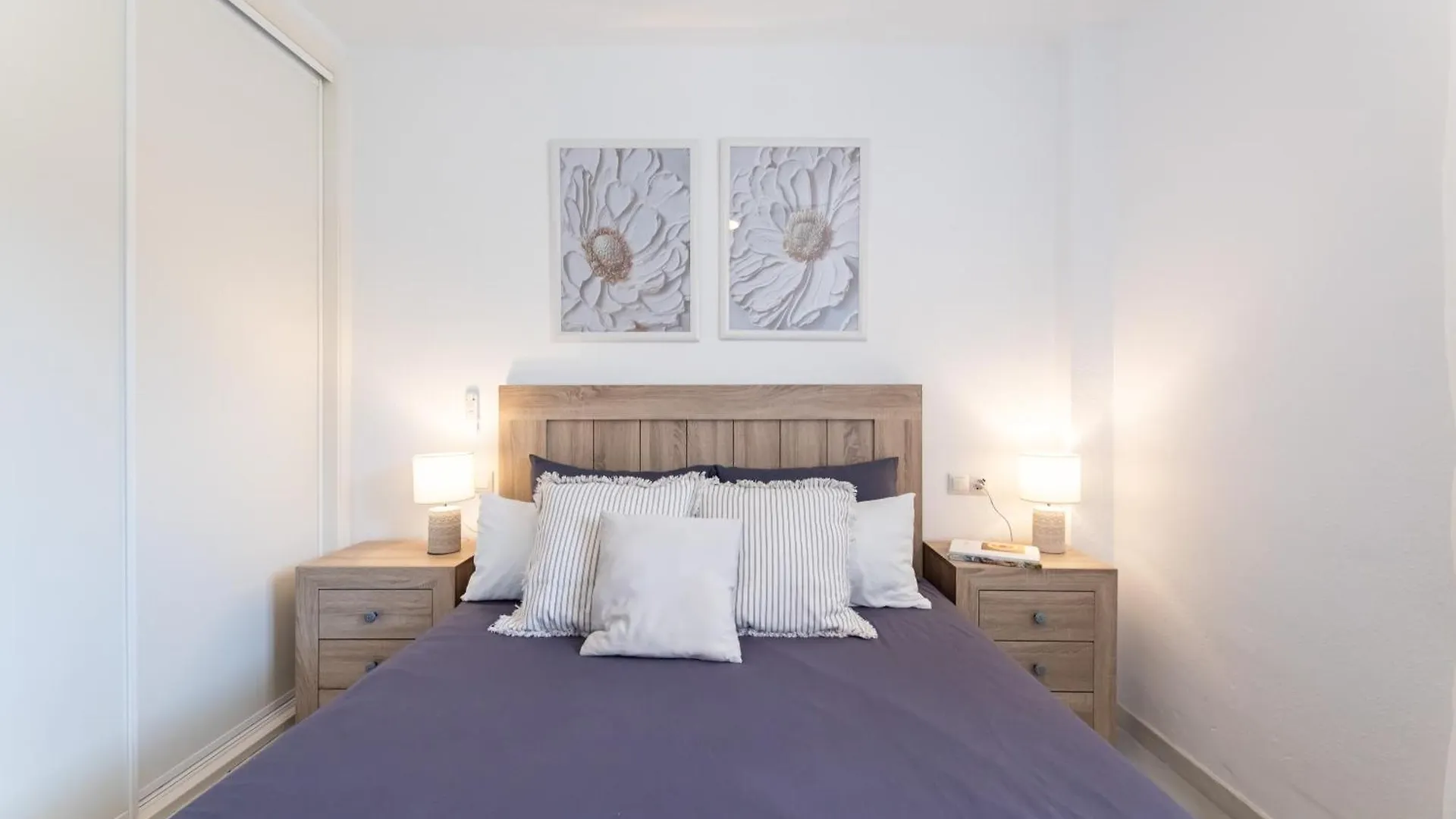 Apartment Beautiful 2-Bedroom Flat - Pool And Paddle Court Malaga Spain