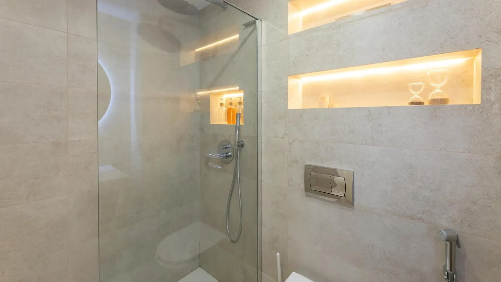 Beautiful 2-Bedroom Flat - Pool And Paddle Court Malaga 0*,  Spain