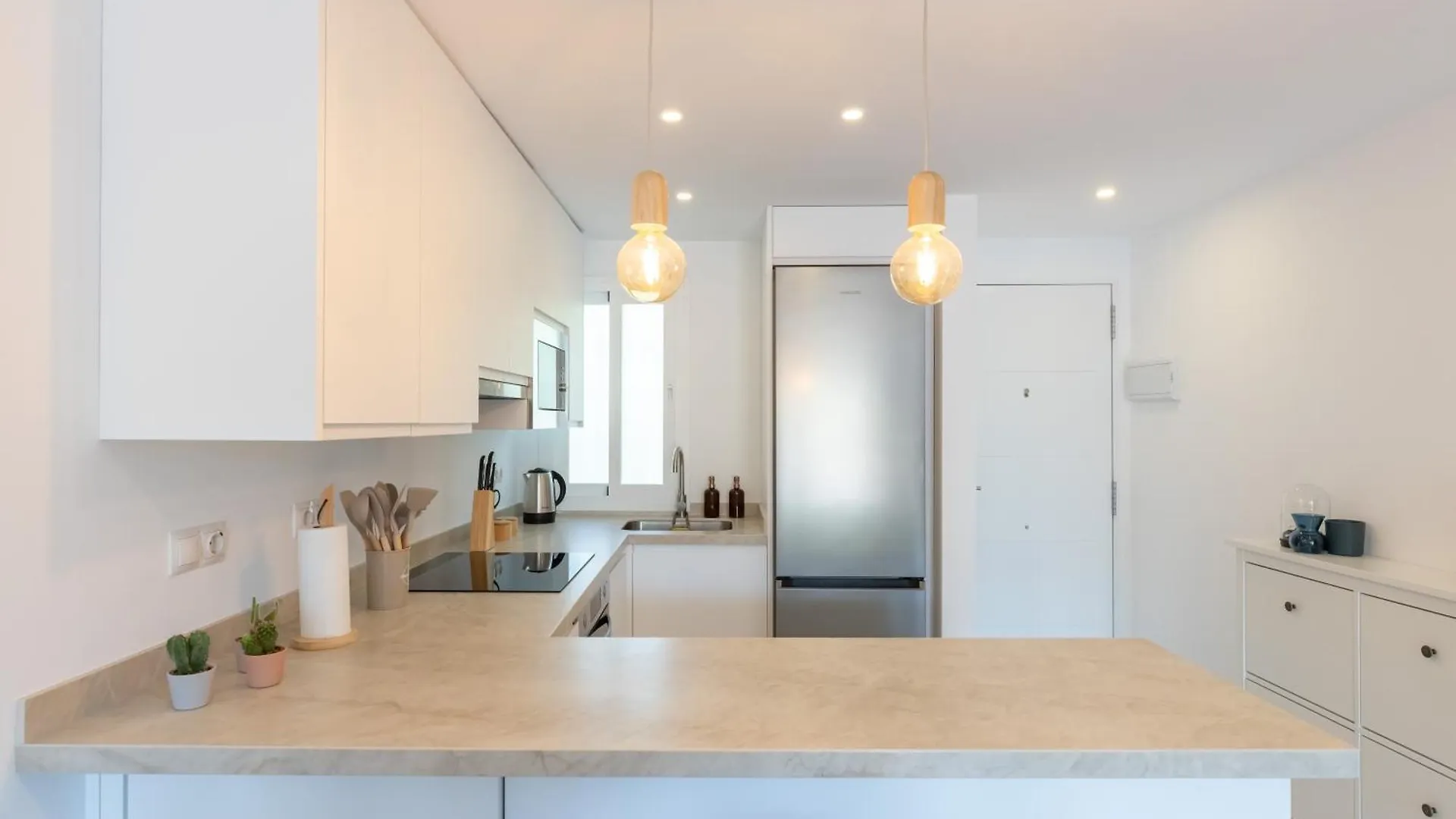 Beautiful 2-Bedroom Flat - Pool And Paddle Court Malaga